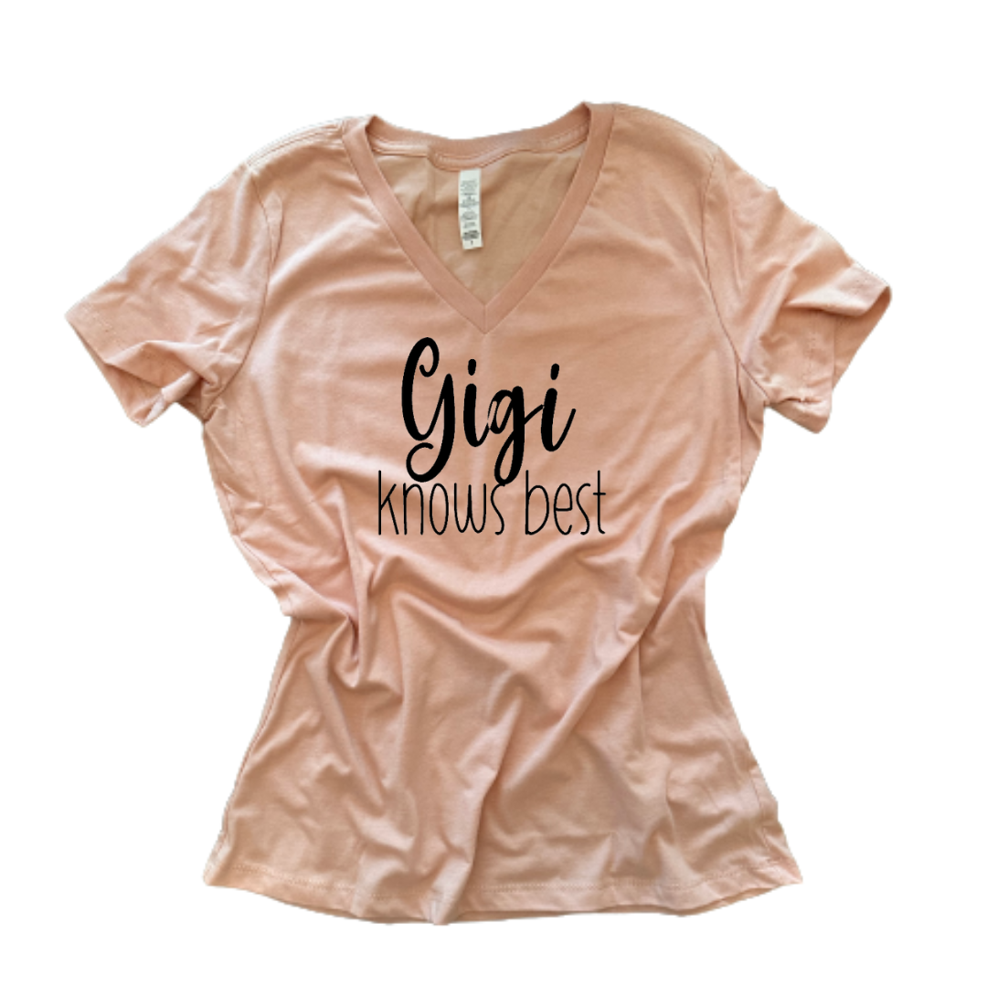 "Gigi Knows" T-Shirt (Light Pink)